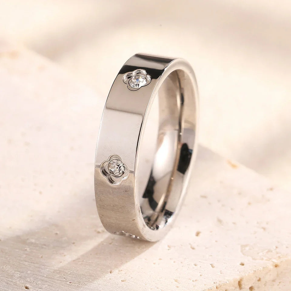 🔥 LAST DAY 90% OFF : The Minimalist "Snag-Free Floral" Lab-Diamond Ring